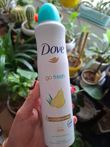 اسپری ضدتعریق داوو رایحه گلابی