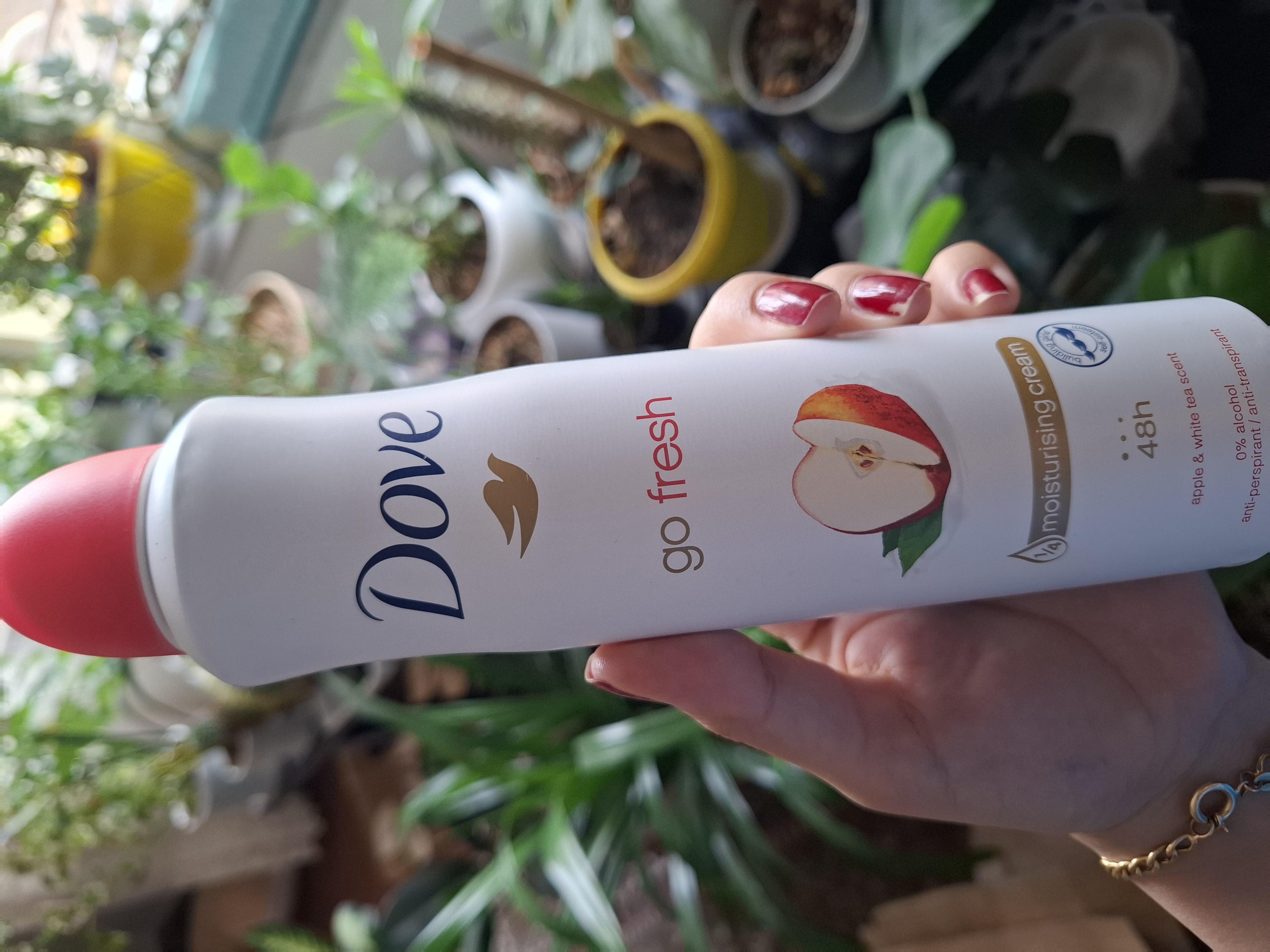 اسپری ضدتعریق داوو رایحه سیب